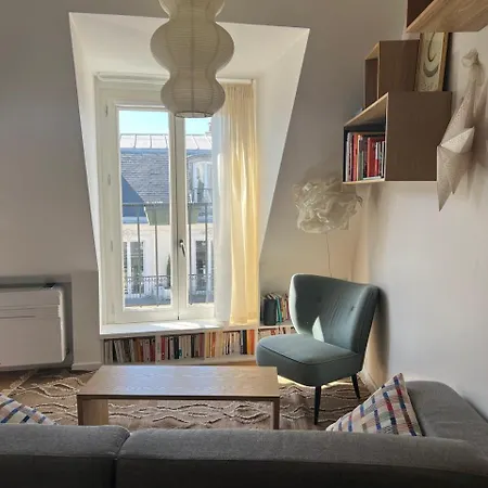 Charming Parisian Nest A Stone's Throw From Montmartre Апартаменты *