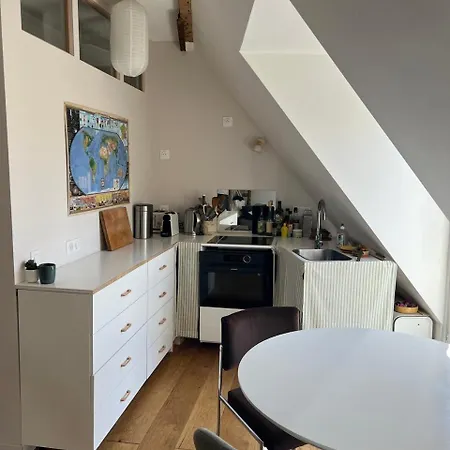 Charming Parisian Nest A Stone's Throw From Montmartre Париж
