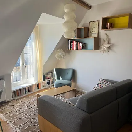 Апартаменты Charming Parisian Nest A Stone's Throw From Montmartre Париж