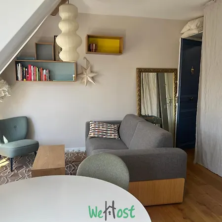 Апартаменты Charming Parisian Nest A Stone's Throw From Montmartre *